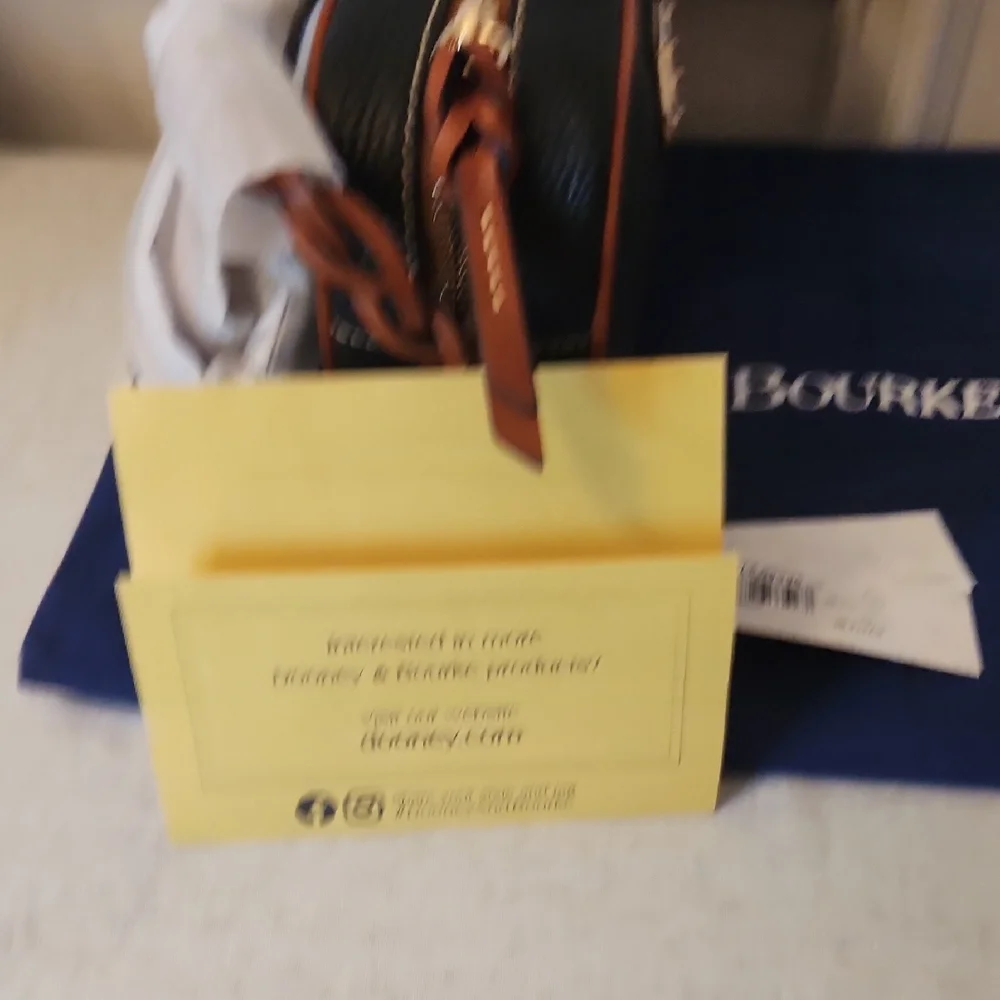 Dooney & Bourke Pebble Grain Camera Bag - Picture 8 of 9